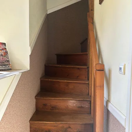 Chez Vanessa Entree Privee Avec Escalier Гостевой дом